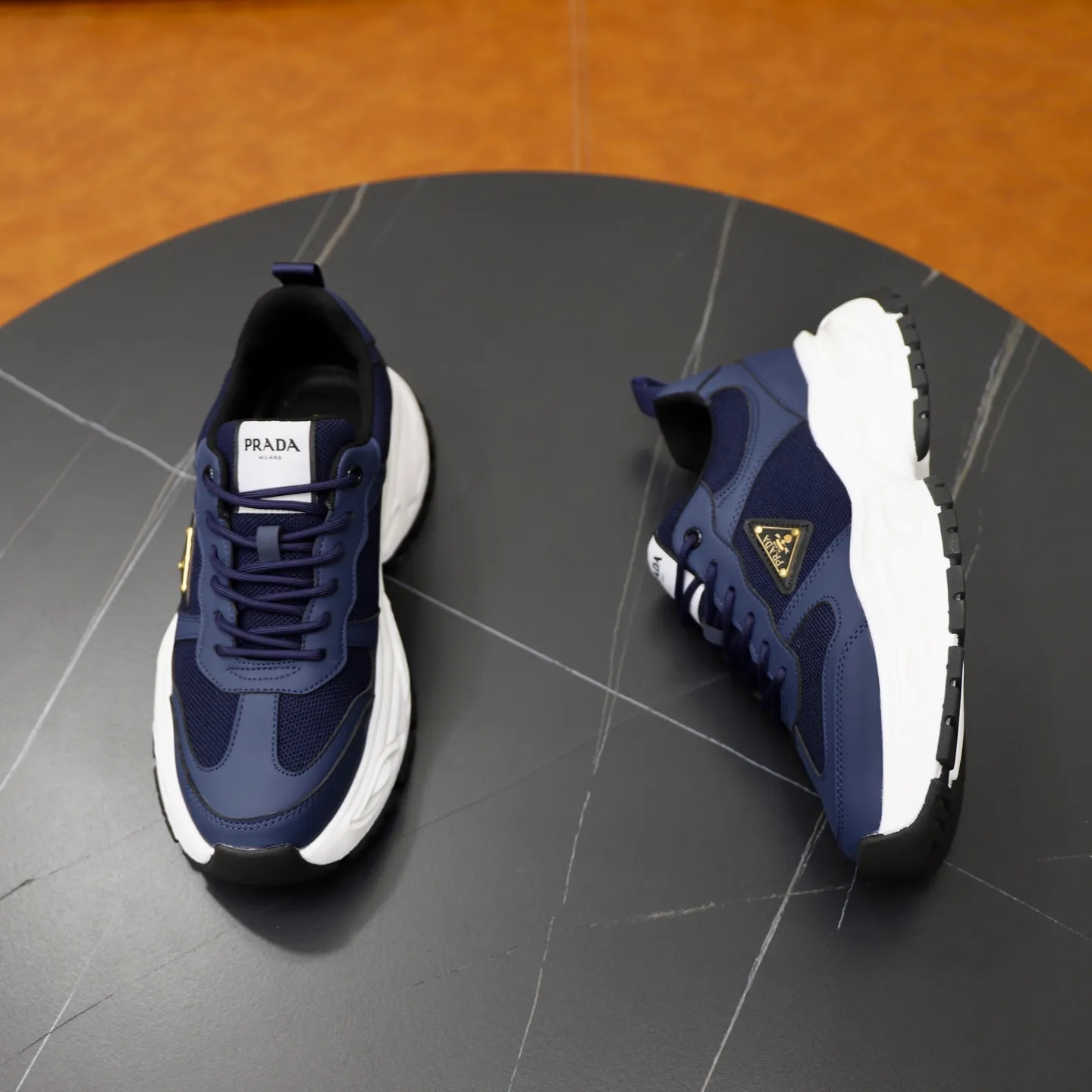 Ex-factory price: 462💰🙅‍♂️🙅‍♂️🙅‍♂️ Brand: PRADA Standard code: 38-44 (45 customized) Grade: Same as the official website Material: Original material splicing Comfortable and breathable lining Lightweight and wear-resistant sports outsole Style category: Men's fashionable casual shoes Running sneakers Distinguished luxury brand elements Top luxury Color: actual picture color